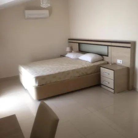 Bluehomes Golf Village B11 * באלאק